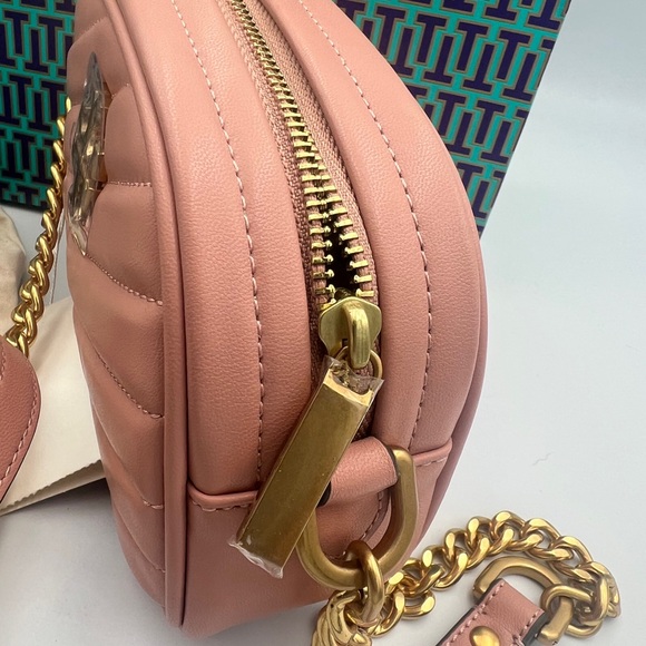 TORY BURCH KIRA Chevron SM Camera Bag Pink Moon Dust Bag & Shopping Bag Inc. NWT - Picture 6 of 14